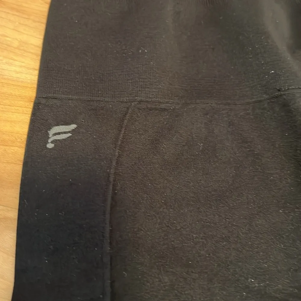 Fabletics Sync High Waisted Perforated 7/8 Black Leggings XS - NWT - Image 5