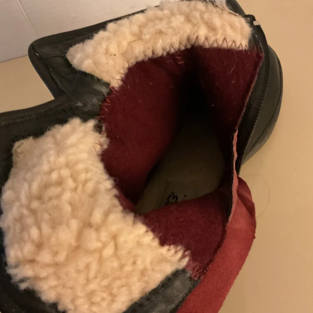 UGG Women's Black leather wool Simmons biker boots size 6.5 - Image 11