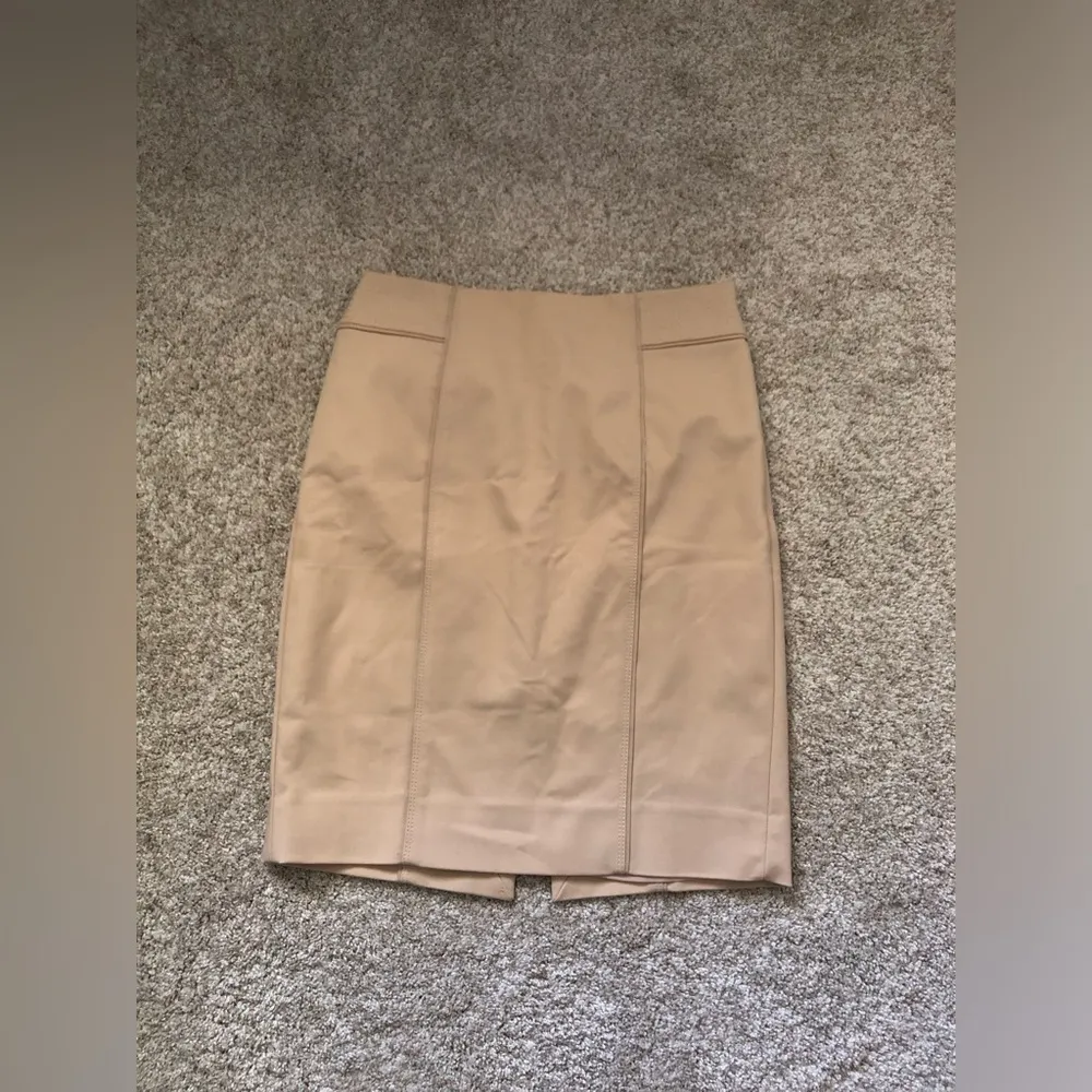 White House Black Market stretchy pencil skirt, side zipper, size 4 - Image 2