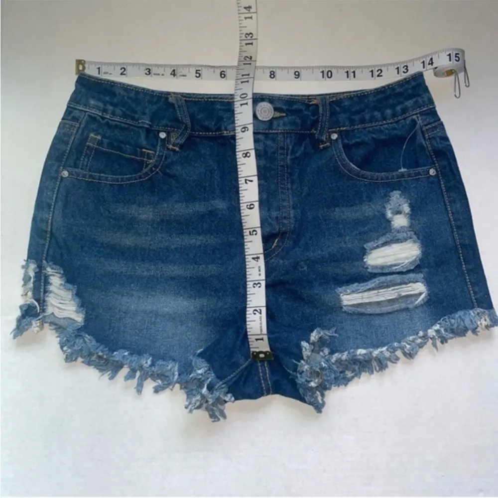 Nwot Refuge Ripped Womens Blue Denim Shorts size 0 distress jean button fly teen - Image 5