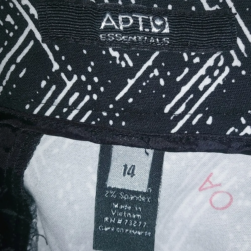 Apt.9 Essentials 14 36 Black White Abstract Stretch Shorts Plus - Image 2