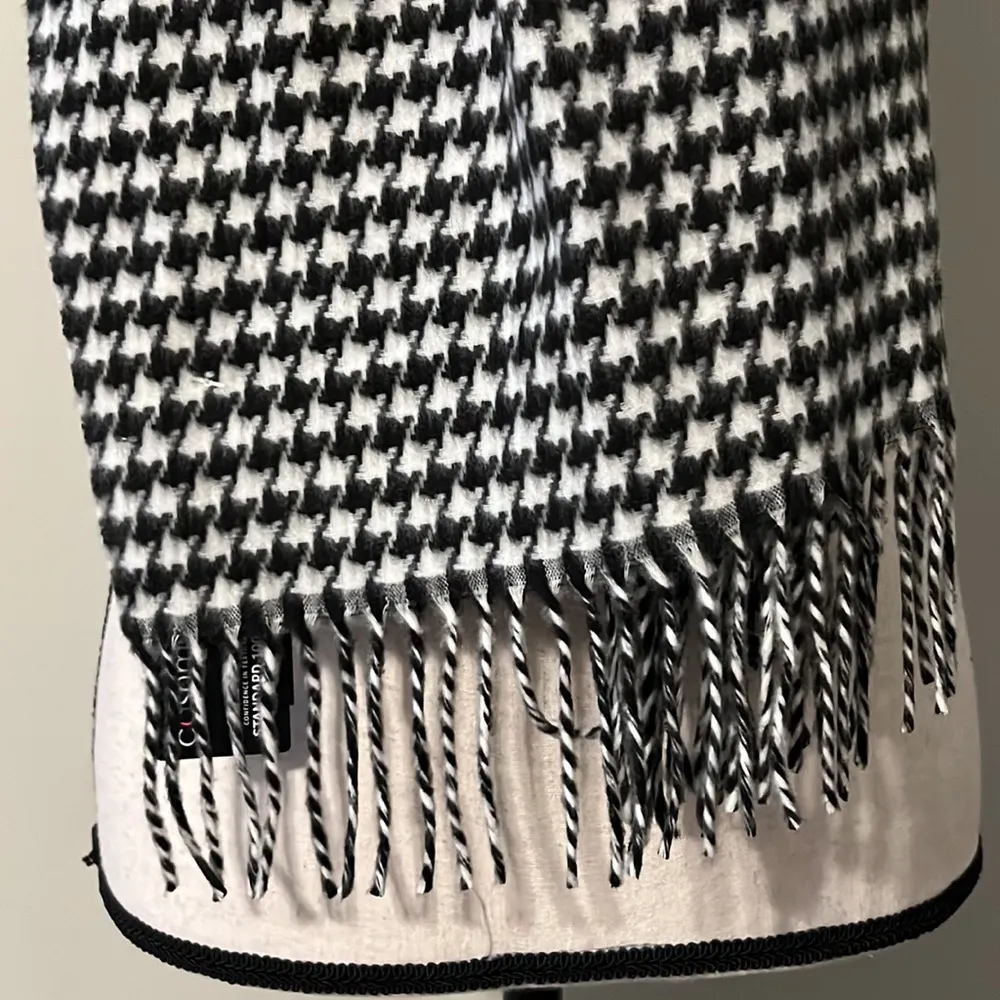 cashmink by V. Fraas warm & cozy black and white print tasseled scarf acrylic - Image 2