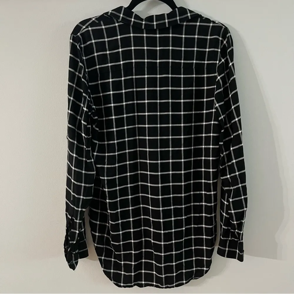 Calvin Klein Button Down Black and White Long Blouse. Size PS - Image 9