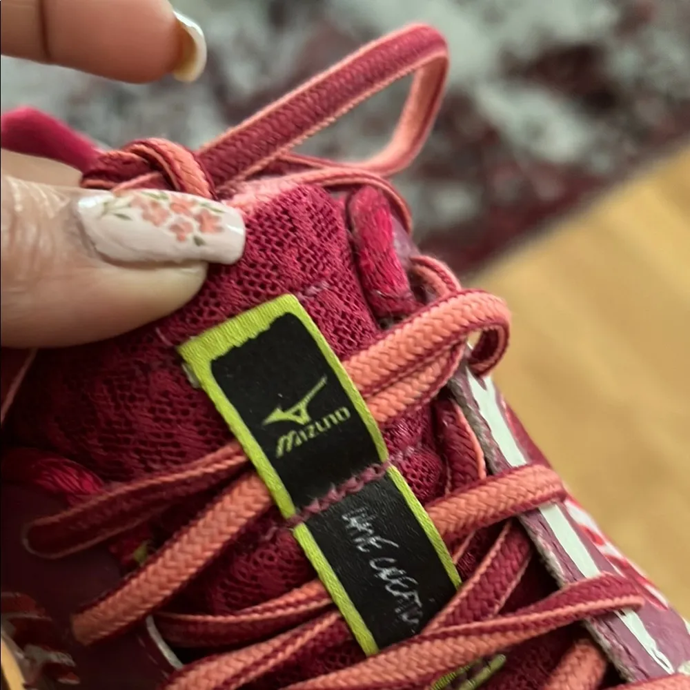 Women's Pink Athletic Shoes Mazuno Size 6.5 - Image 4