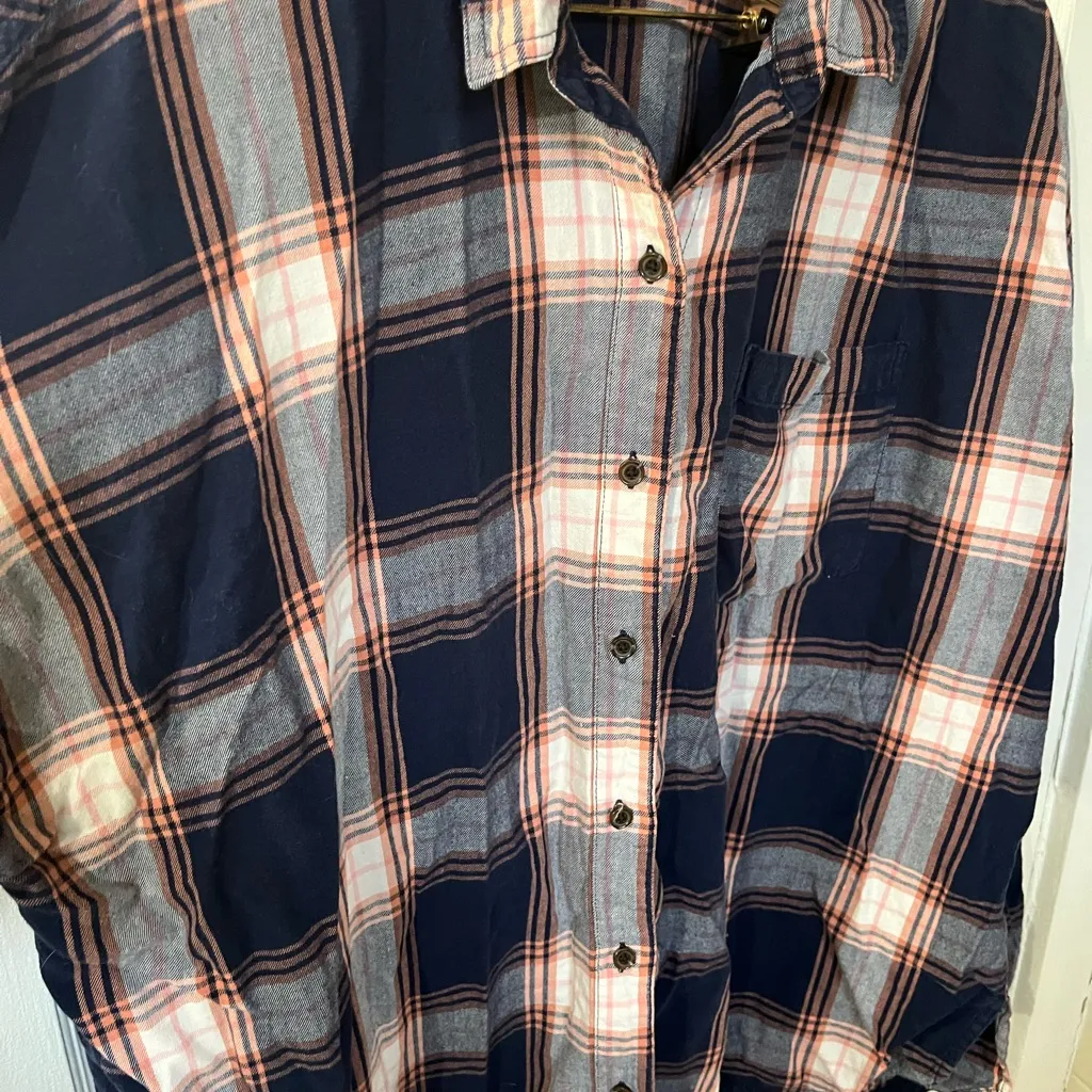 Old Navy Blue and Red Oversized Button Down Shirt - Image 4