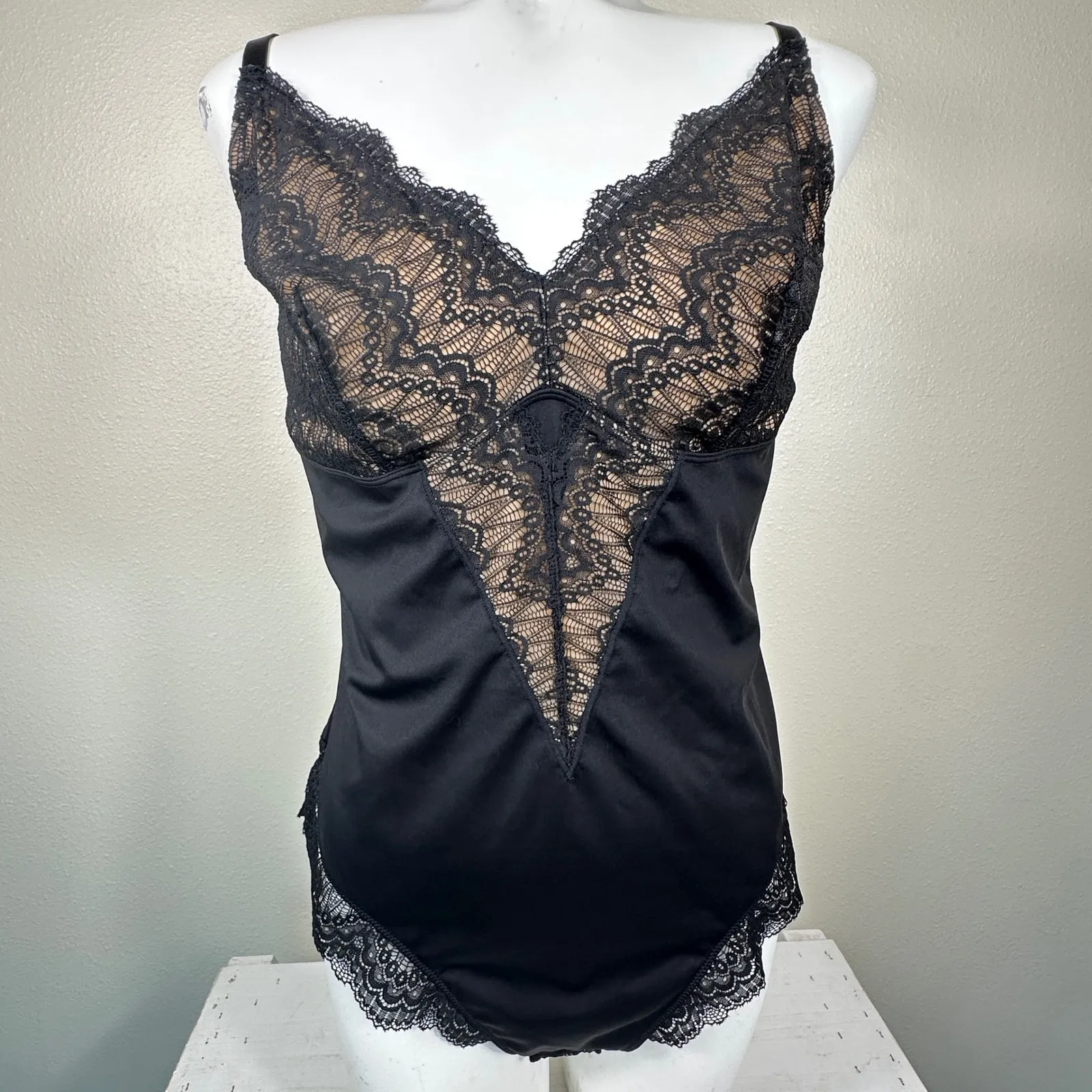 Black Eyelash Scalloped Lace Trimmed VNeck Bodysuit 3X Lagenlook Whimsigoth Sexy - Image 2