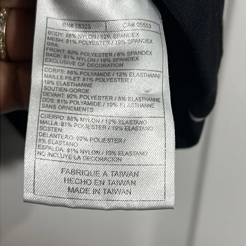 Nike Dri Fit Women's Running Shirt - Medium (8/10) Black/White with Sports Bra - Image 4