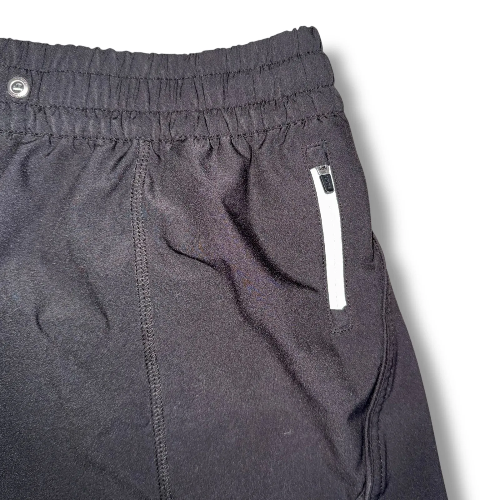 Vuori Black Performance Athletic Shorts Zip Pocket Women's Medium - Image 2