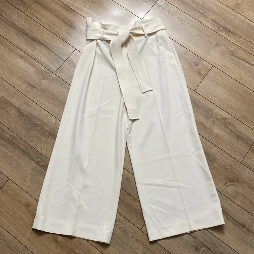 Theory NWT  Belted Cropped Pant in Crepe - Image 4
