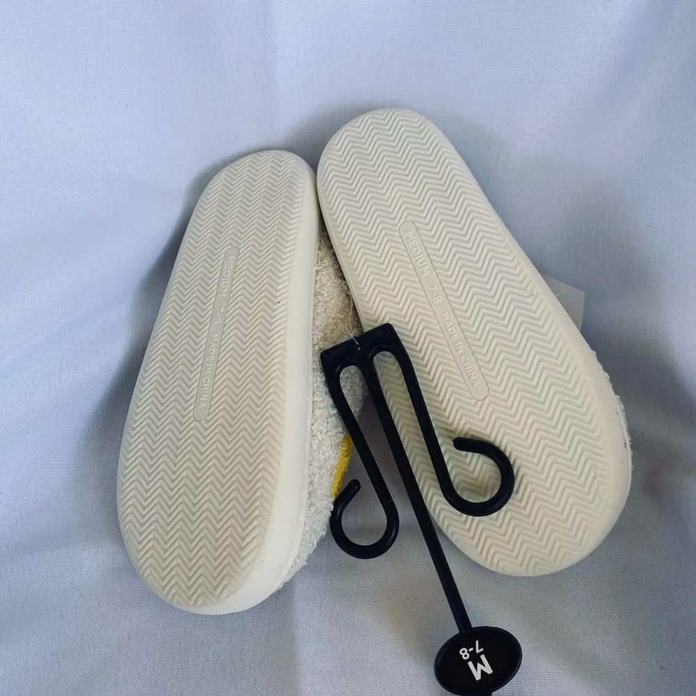 NWT Plush 🙂 Slippers Yellow Size 7.5 - Image 3