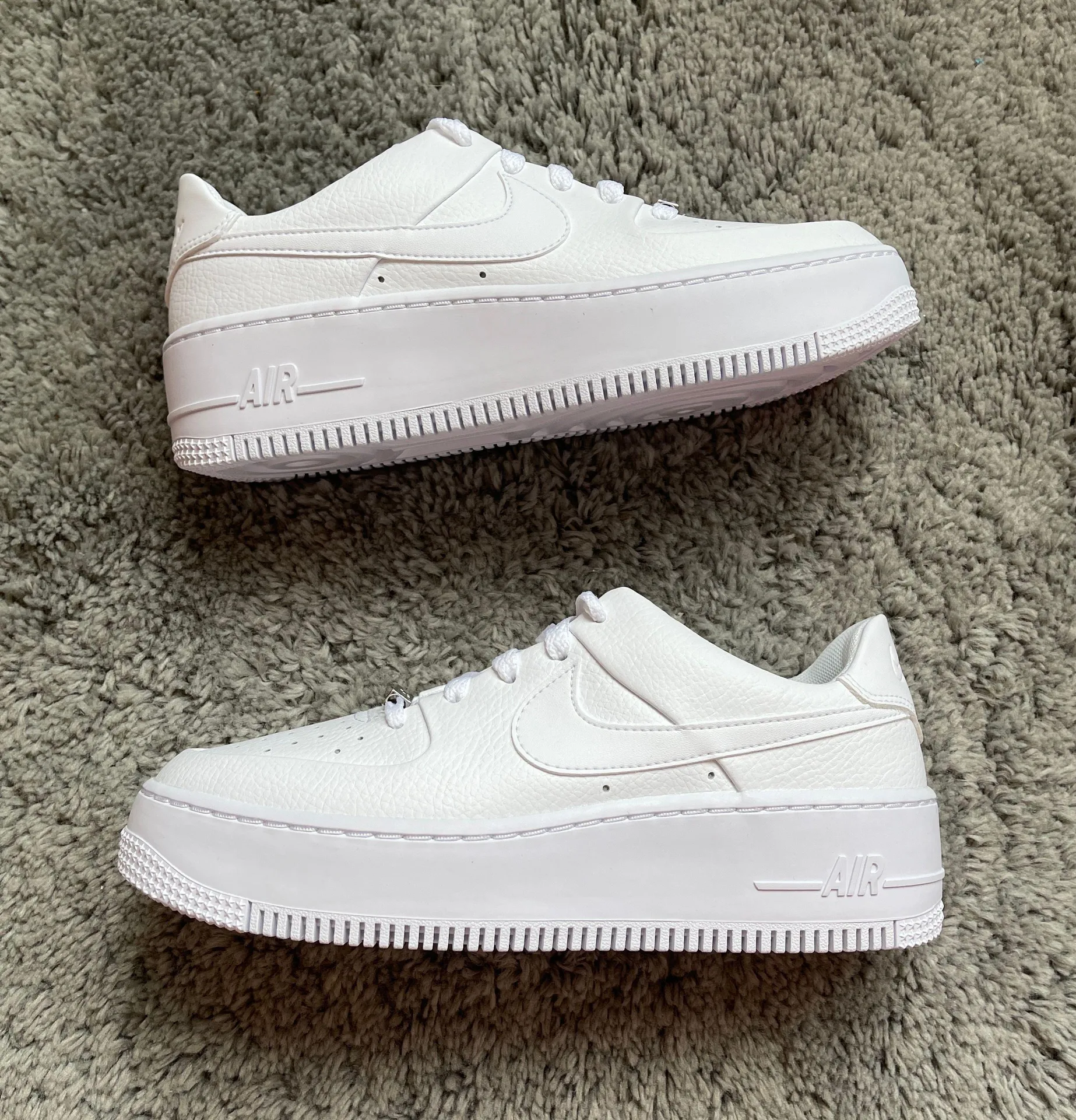 Nike Sage Size 7.5 - Image 2