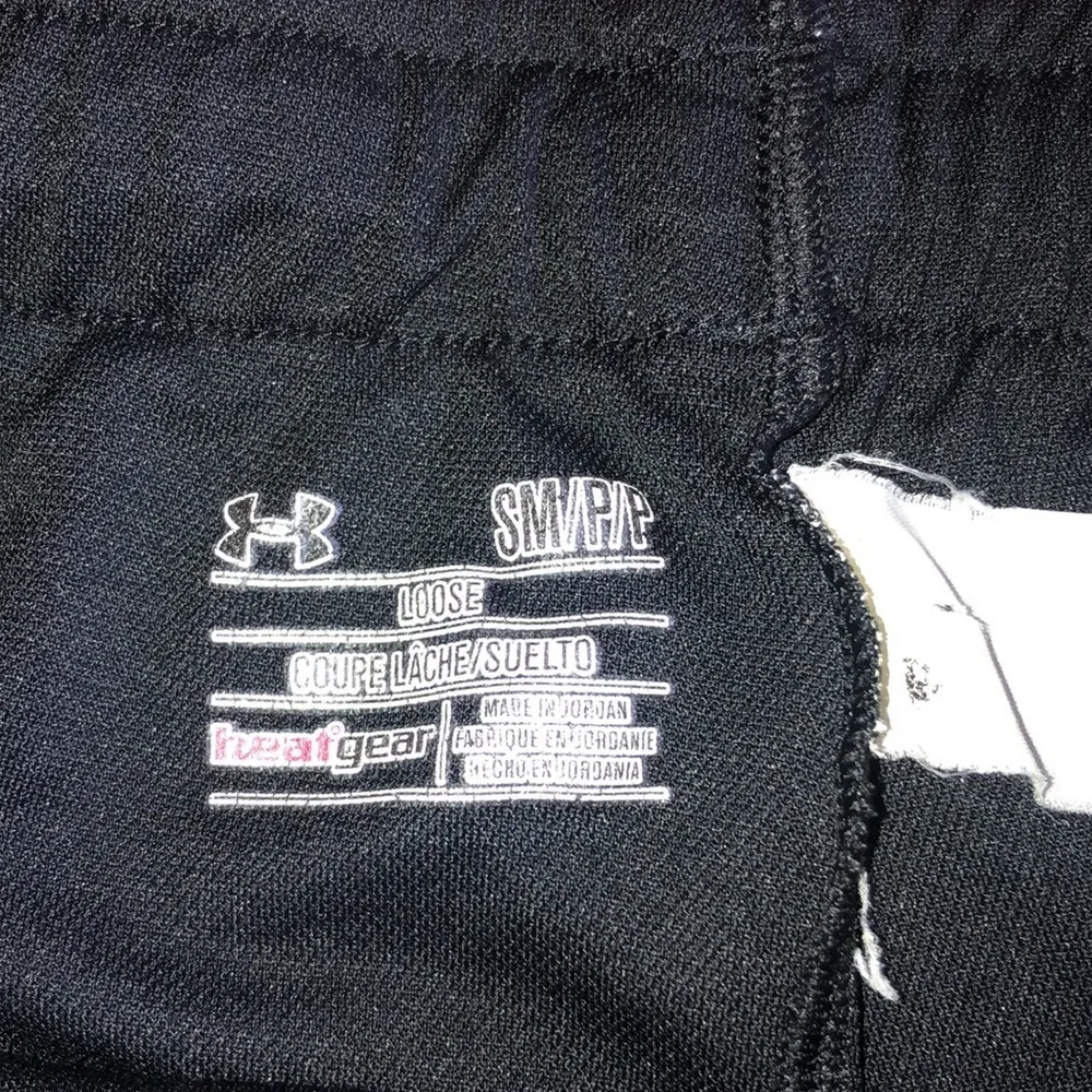 Under Armour heatgear loose fit shorts active wear shorts black and white small‌ - Image 4