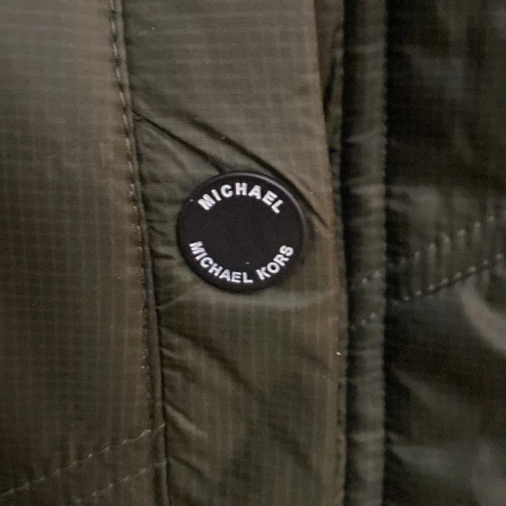 Michael Kors womens army green faux fur quilted vest size S - Image 6