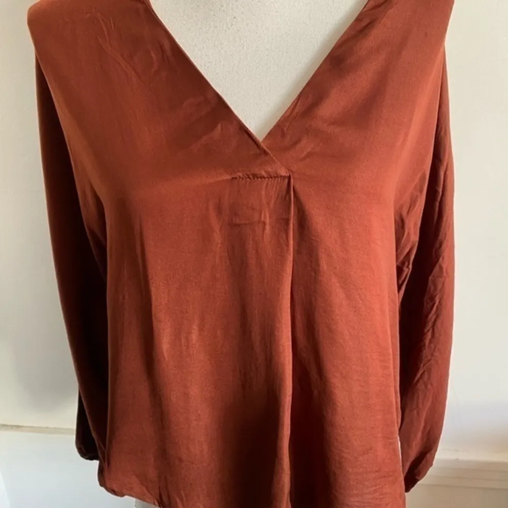 Dolan • Brick Red Satin Front Blouse V Neck Size XS - Image 33