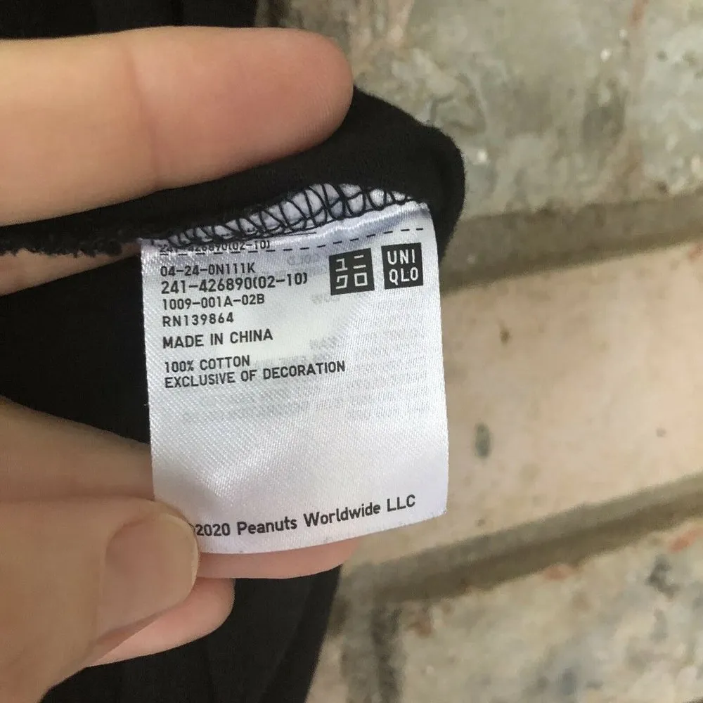 Peanuts Uniqlo UT Charlie Brown Black Yellow Embroidered T-Shirt Top Size XS - Image 4