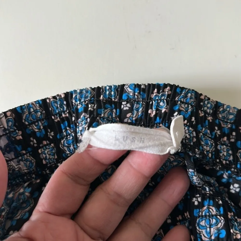 Lush Blue Floral Paisel Loose Pants Size Large EUC #6546 - Image 3