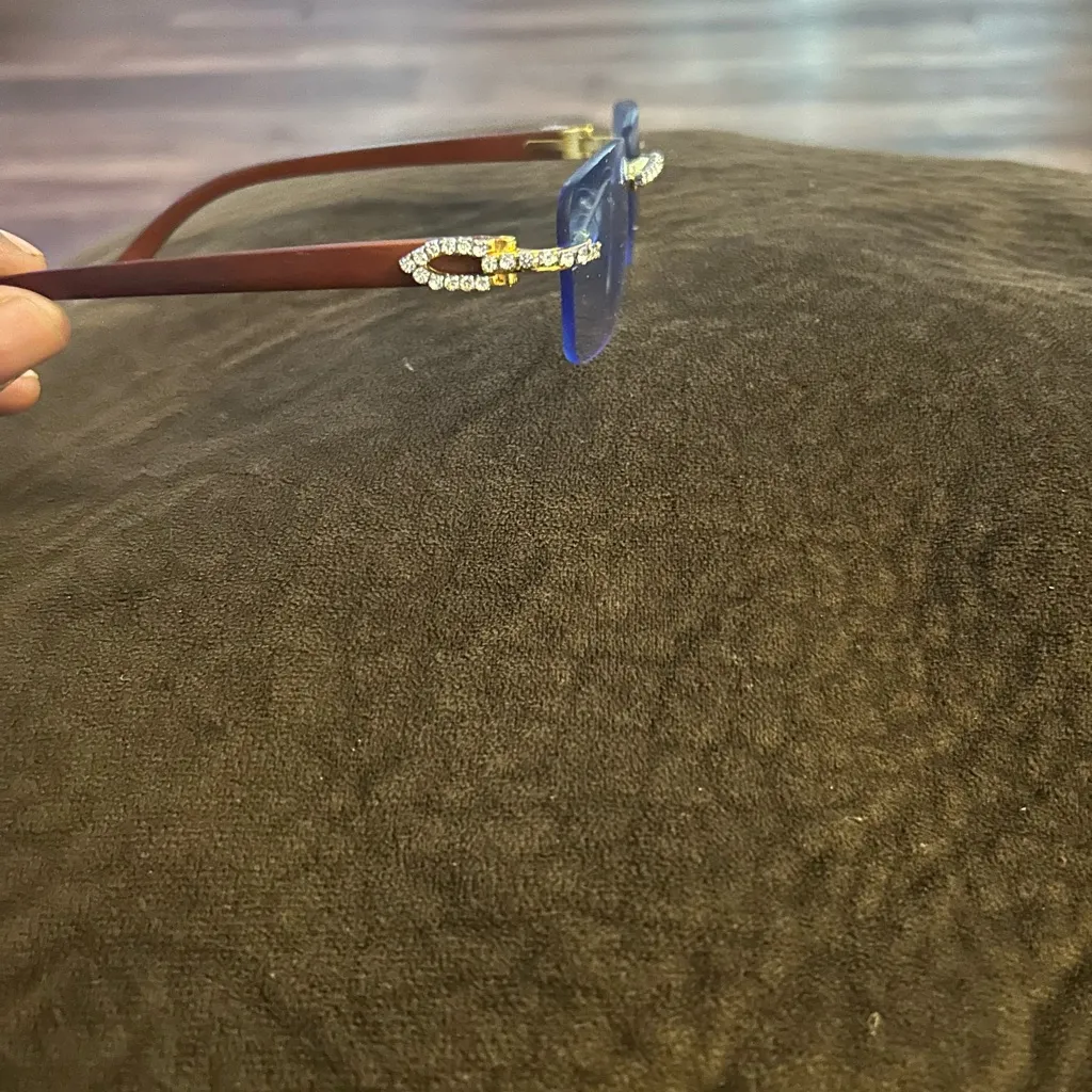 Elegant Gold and Silver Women's Sunglasses - Image 2