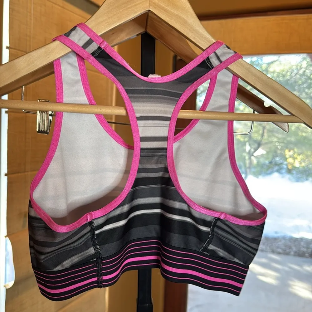Under Armour Gray Stripe & Hot Pink Sports Bra Size XS - Image 4