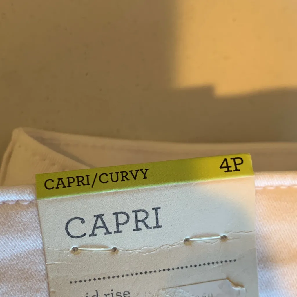 NEW Style & Co. Women's Size 4P 4 Petite White Stretch Cuffed Curvy Capri Pants - Image 8