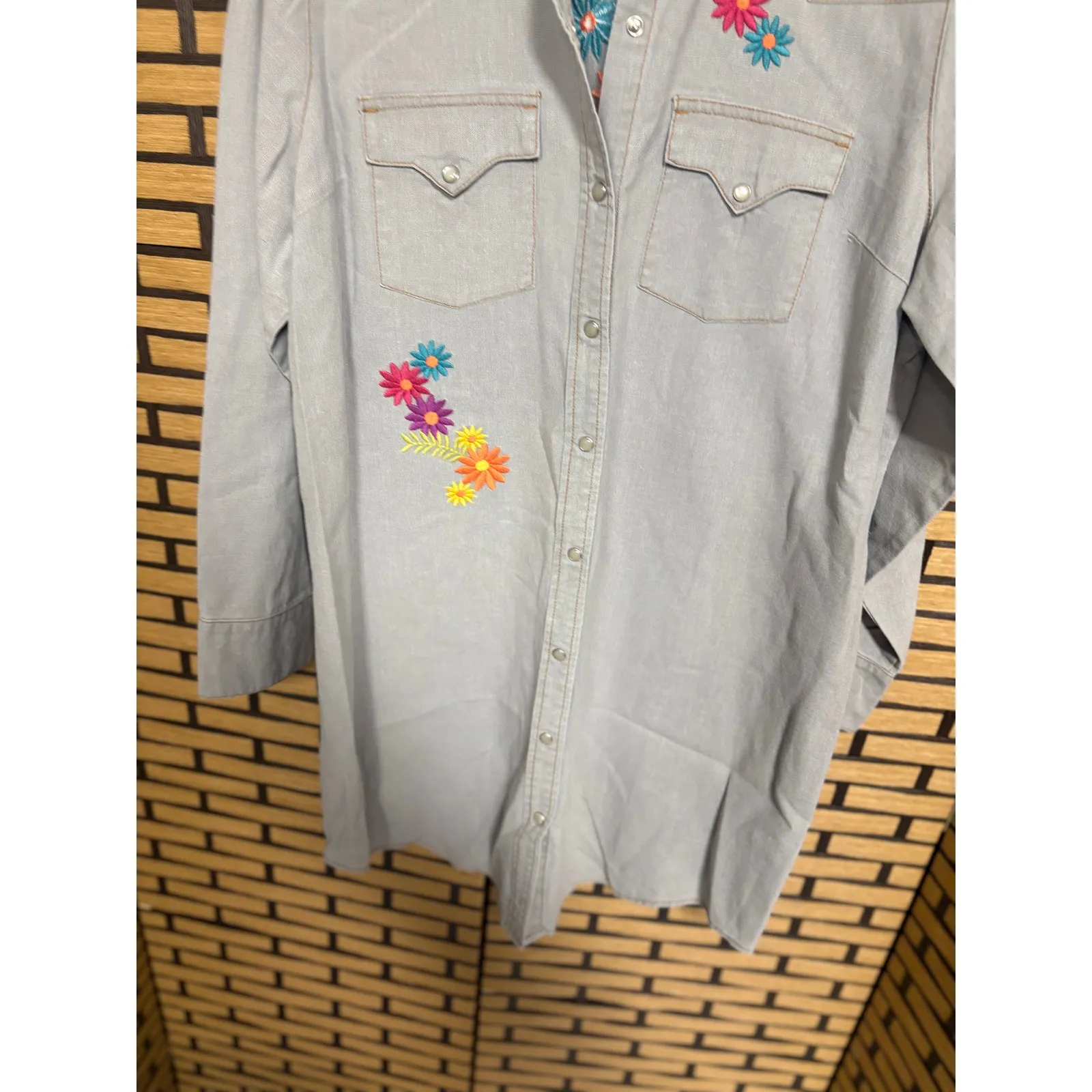 Ivy Jane Gray Floral Embroidered  Pearl Snap Button Down Dress Size XL - Image 5