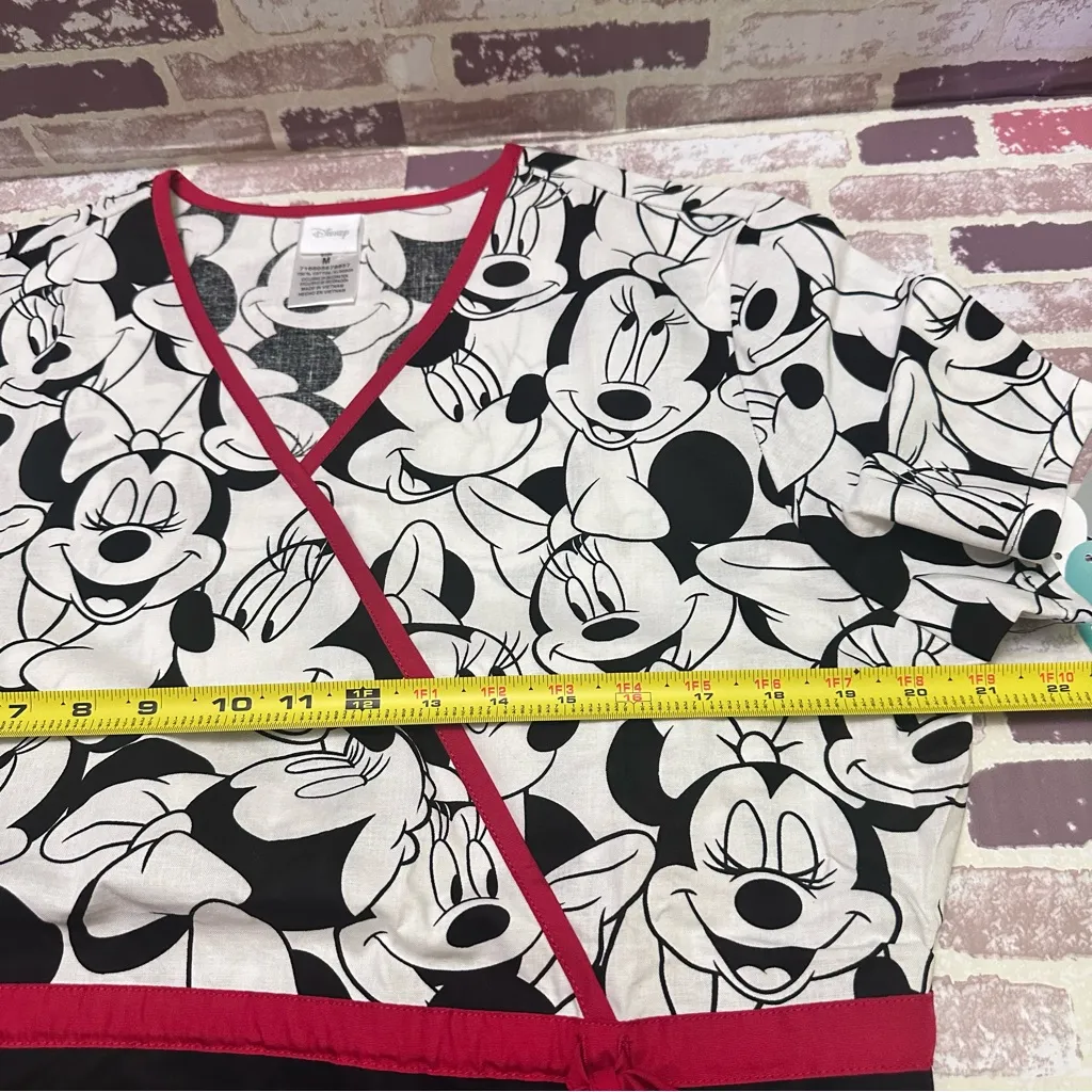 Disney Black and White Scrub  Blouse with Tie Front size M - Image 10