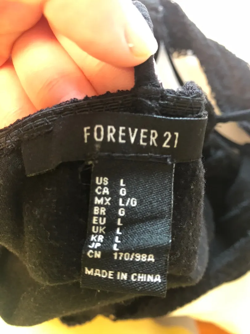 Black Crop Top Size L - Image 3