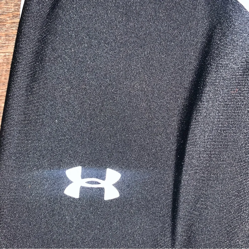 Under Armour Compression Black Leggings with White spiral detail Size Small - Image 2