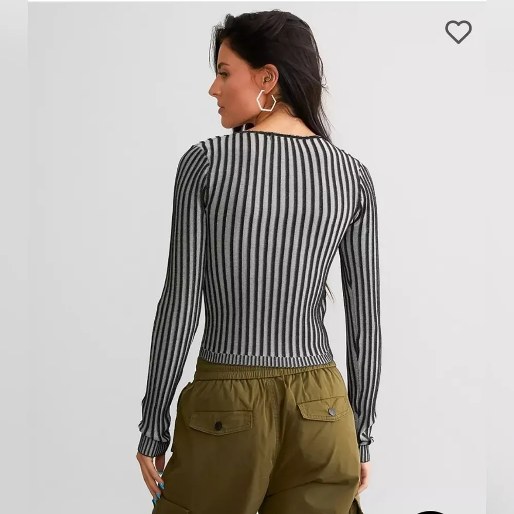 Keyhole Plated Sweater Size Small NWT - Image 6