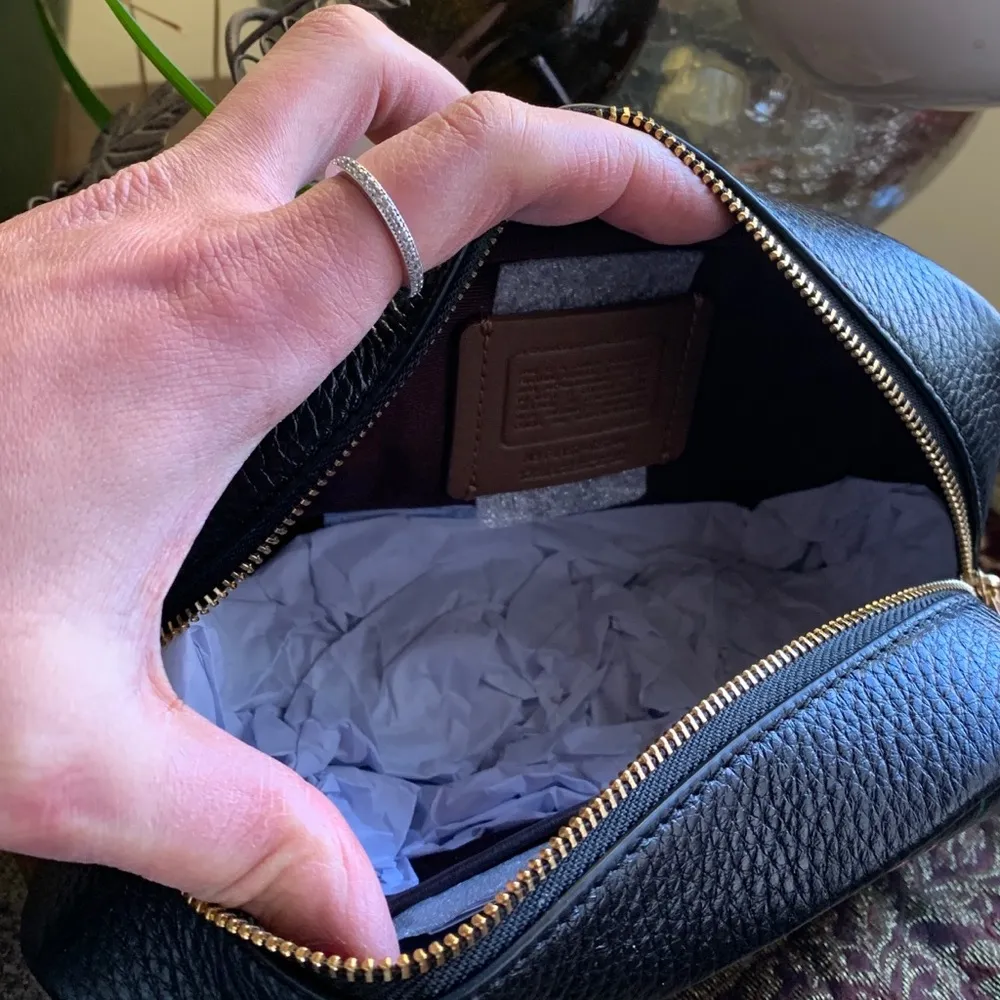 Authentic COACH Pebbled leather Floral appliqués L.Edition zip Cosmetic … - Image 7