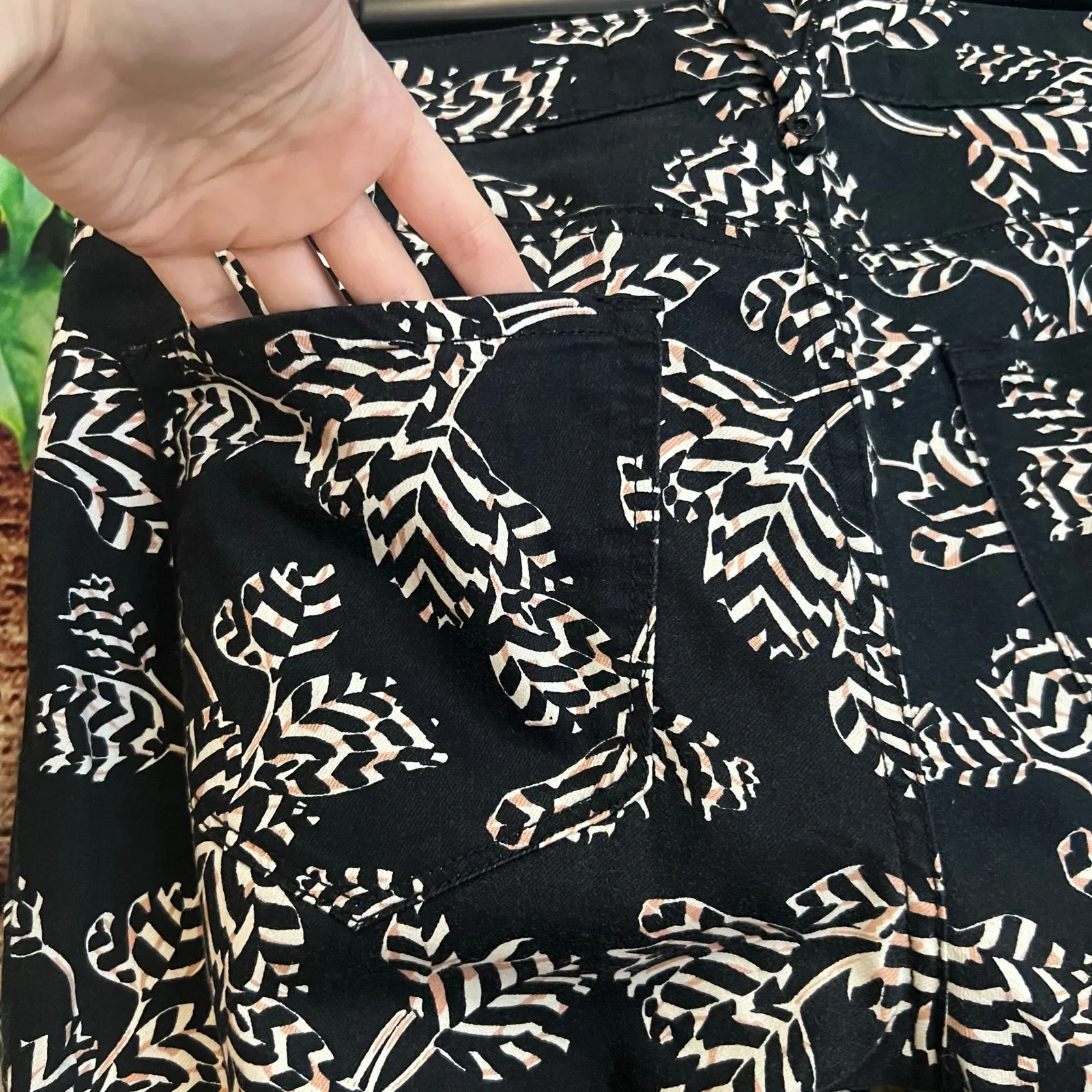 Marc Jacobs Workwear Pants 4/27 Stick Mid Rise Skinny Leg Black Floral Black - Image 7