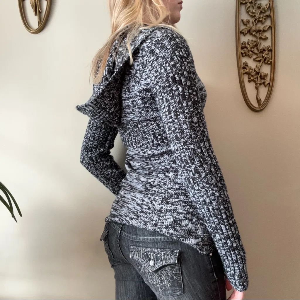 Y2K Derek Heart Hooded Knit Sweater - Image 7