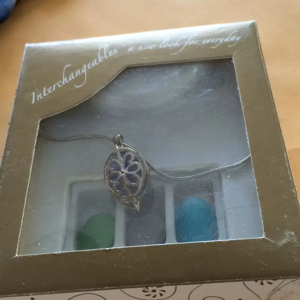 FINAL MARKDOWN Interchangeable necklace set - Image 2