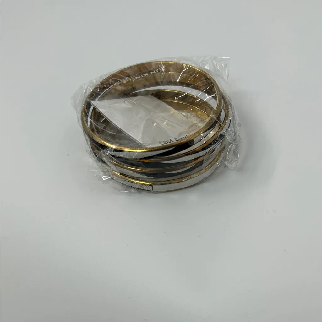 Chic Gold and Black Bracelet Set - Image 4