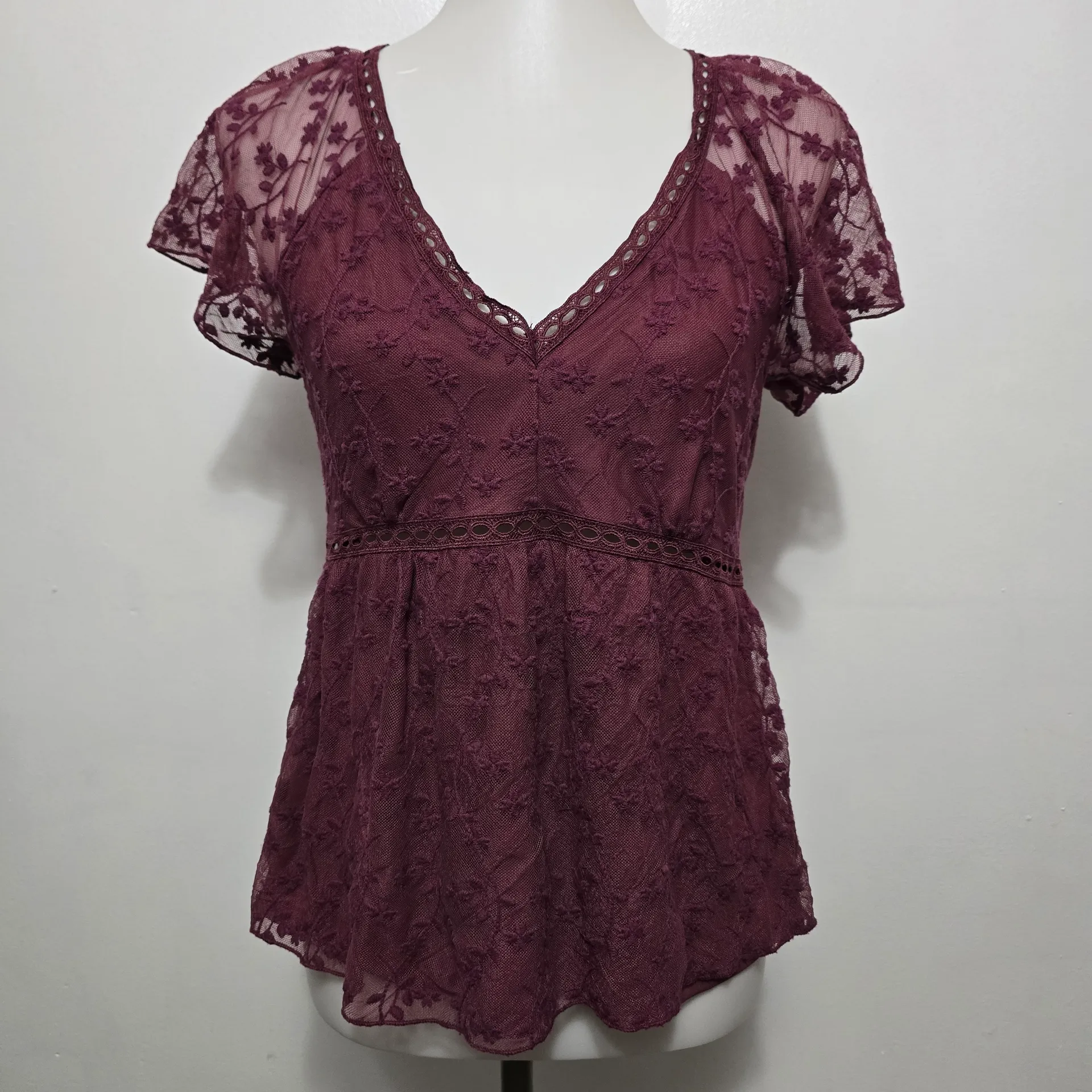 American Rag Cie Burgundy Lace Babydoll Blouse Medium Boho Romantic Feminine - Image 2