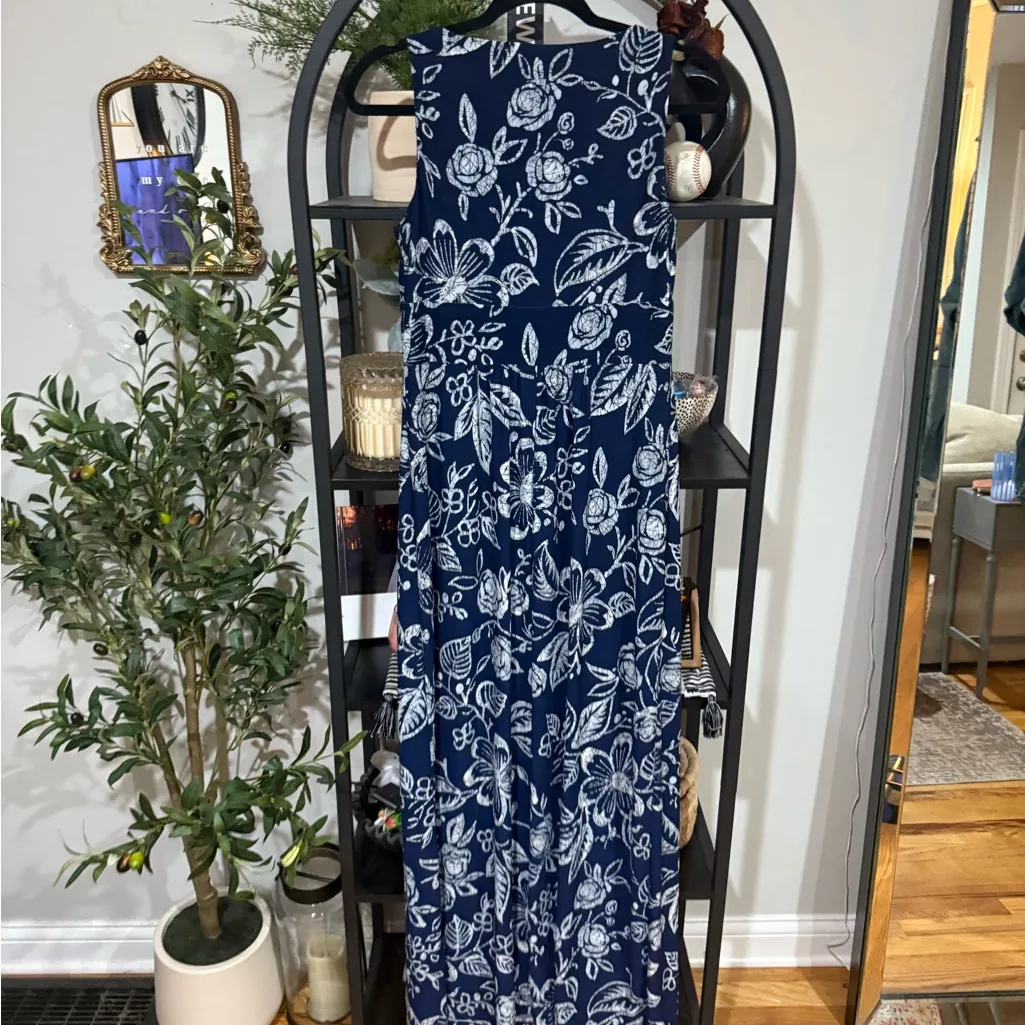 Chaps Navy and White Floral Maxi Dress size medium - Image 6