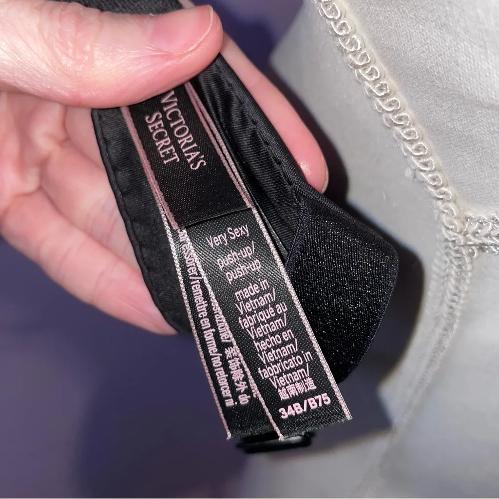 Victoria's Secret Very Sexy Shine Strap Smooth Push-Up Bra Women Size 34B - Image 4