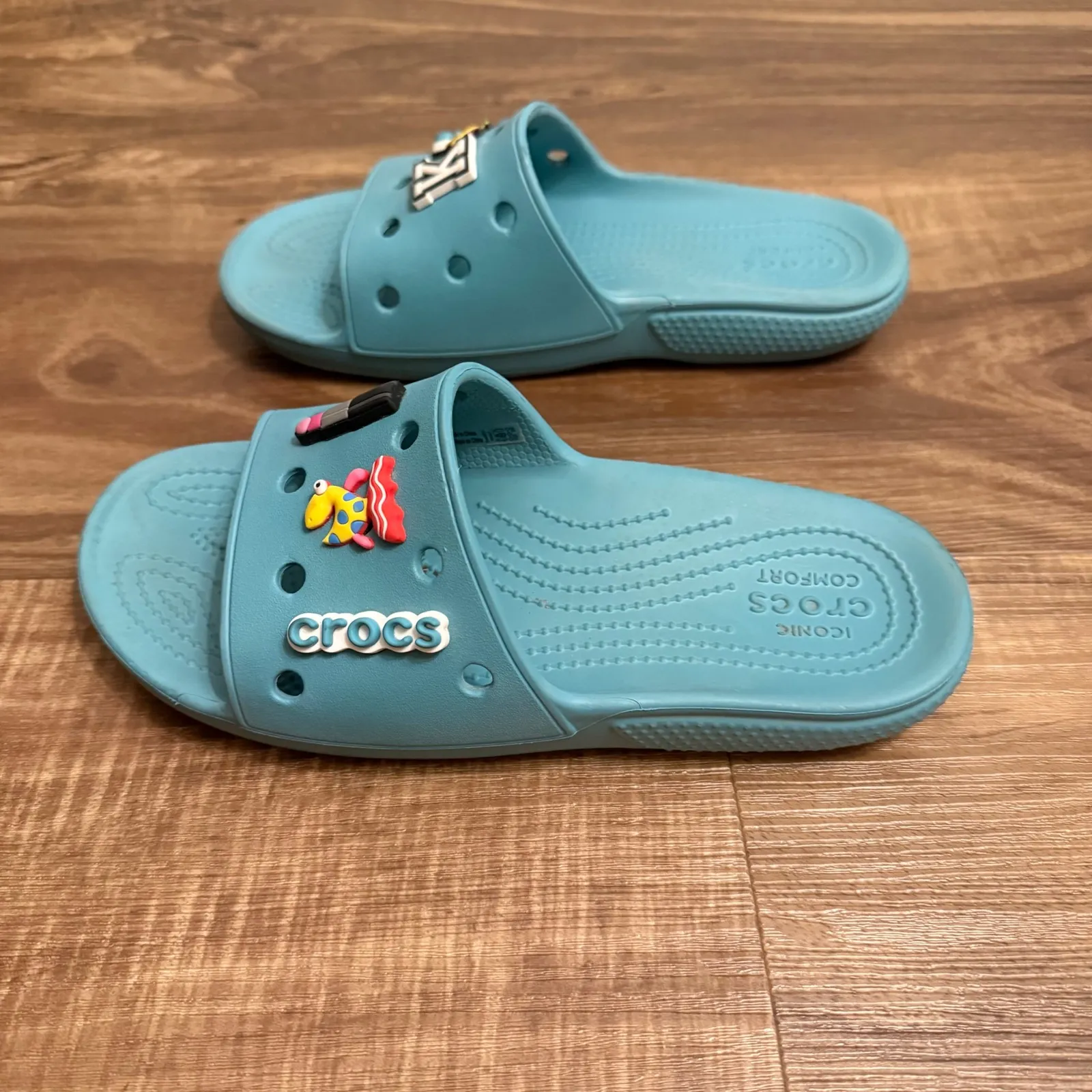 Crocs Classic Slide Sandals Women's Sz 7 Aqua Blue with‎ Jibbitz Charms - Image 2