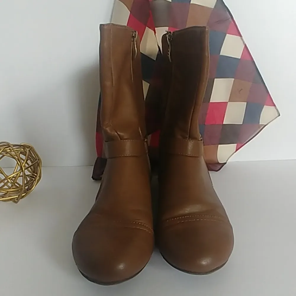 DBDK Taupe Booties Boots Tan Size 8.5 - Image 2