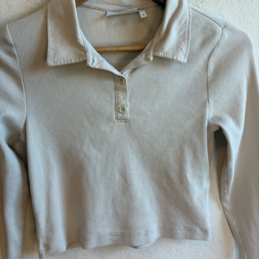 Weekday  Crop Top Long Sleeve Collared Tee Size Medium - Image 4