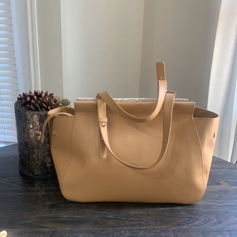 H by Halston tan and white snake embossed leather shoulder bag pre loved - Image 2