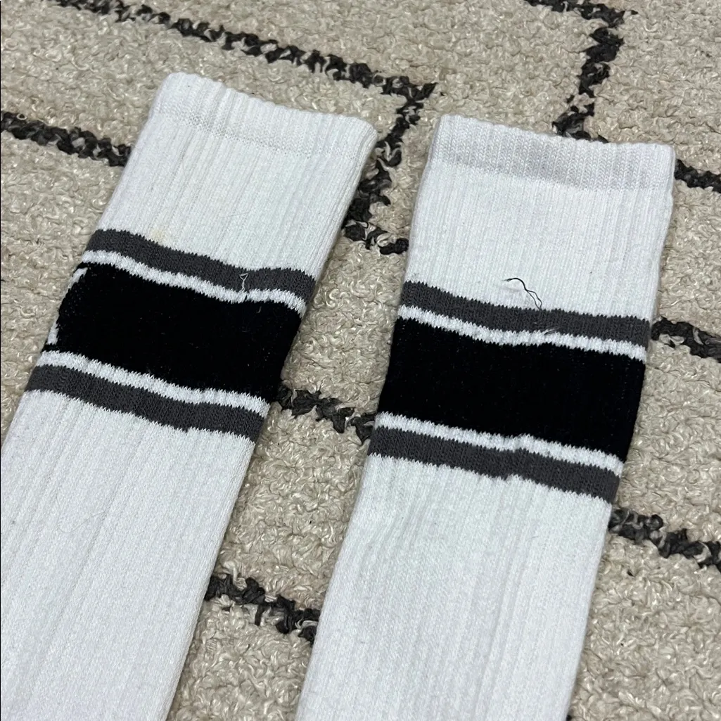 PINK Victoria's Secret women’s White Socks - Image 3