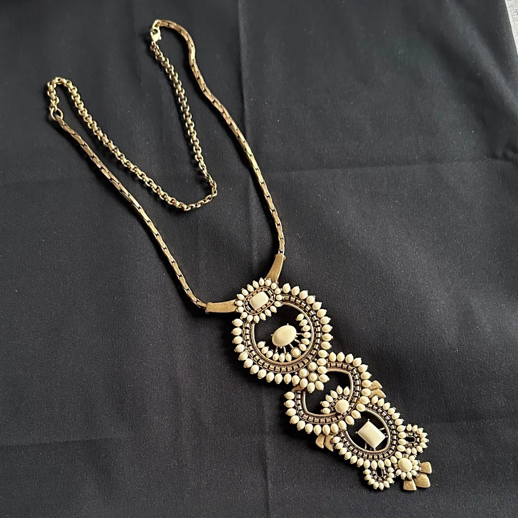 Stella & Dot EUC Havana cream acrylic & gold tone necklace. Multi-layered looks - Image 3