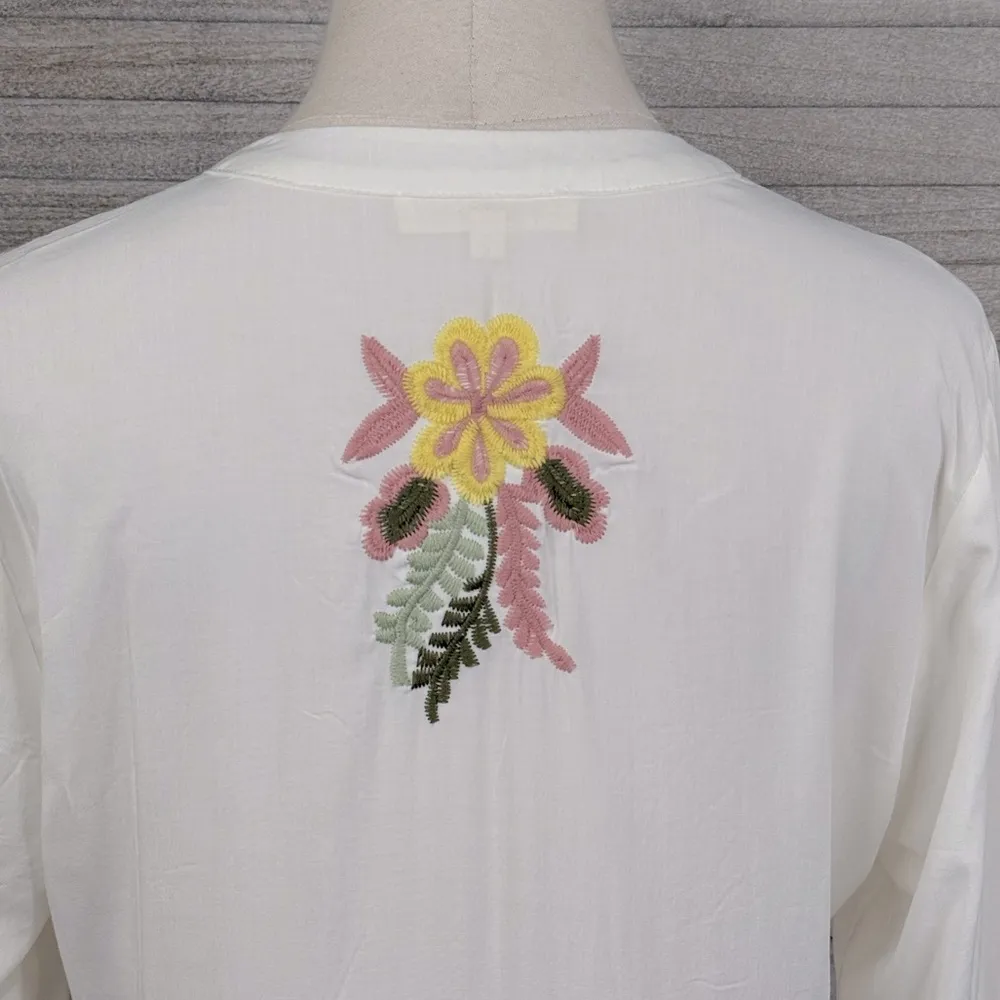 SOLITAIRE Floral Embroidered Adjustable Sleeve Boho Tunic Top White/Multi-M - Image 4