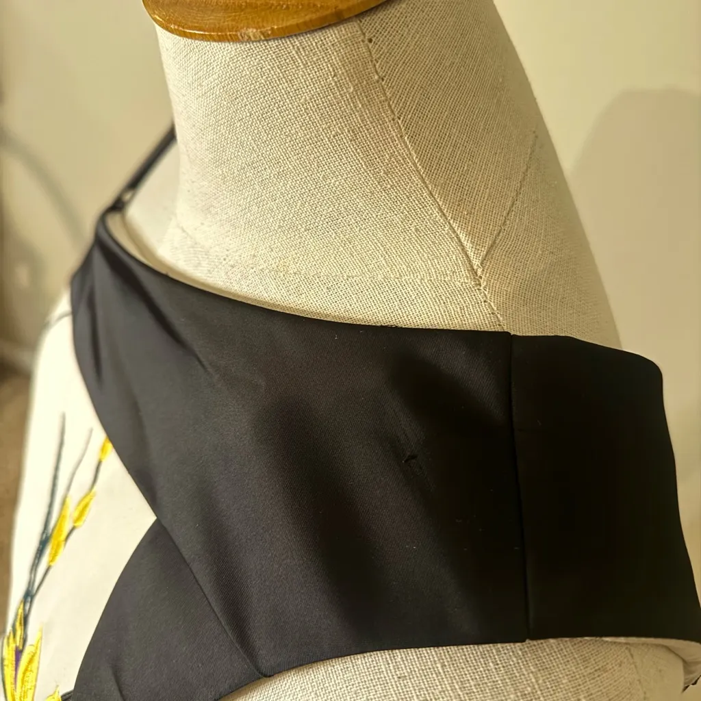 Elegant Floral Bodycon Dress Karen Millen - Black and White - Image 4