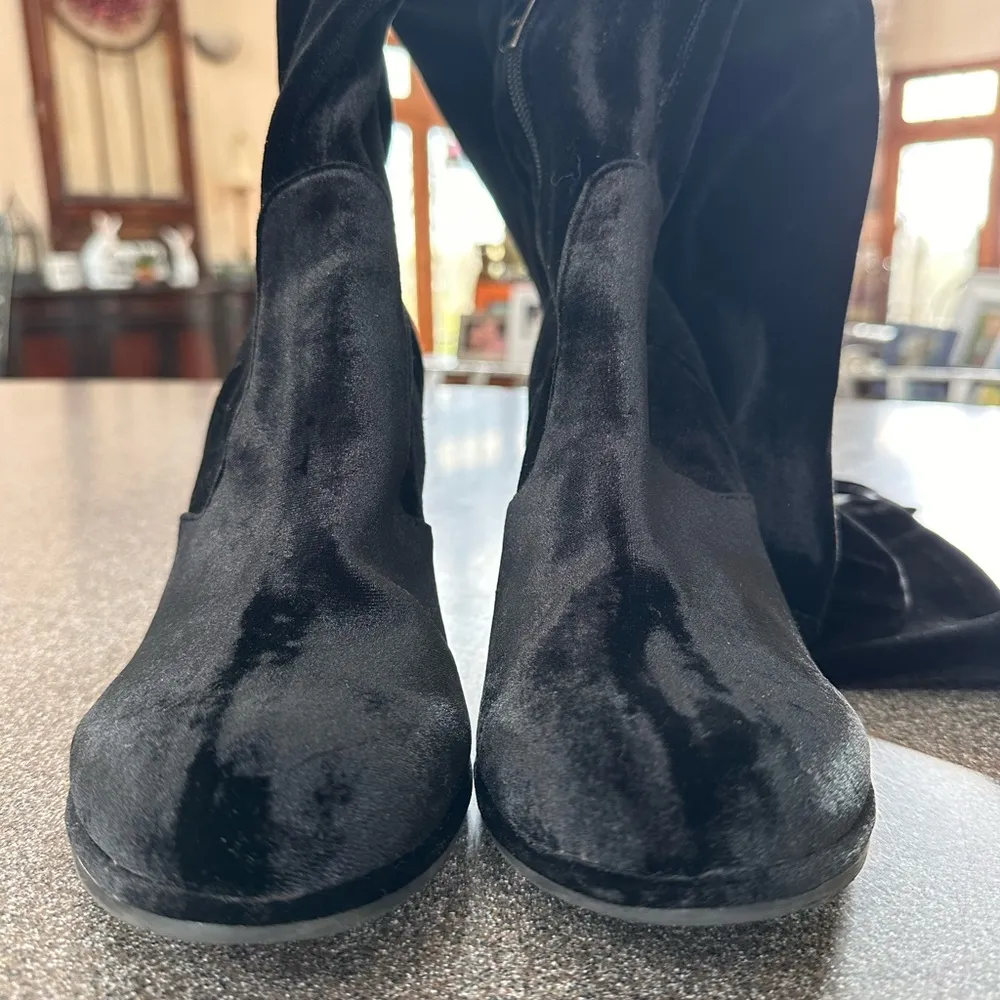 Marc Fisher Black Velvet, Block Heeled,
Over The Knee Boots, Size 9.5 - Image 4