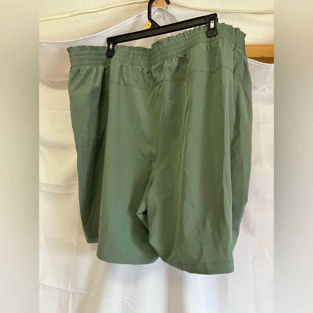 Tek Gear Men's Athletic Olive Shorts - Image 2