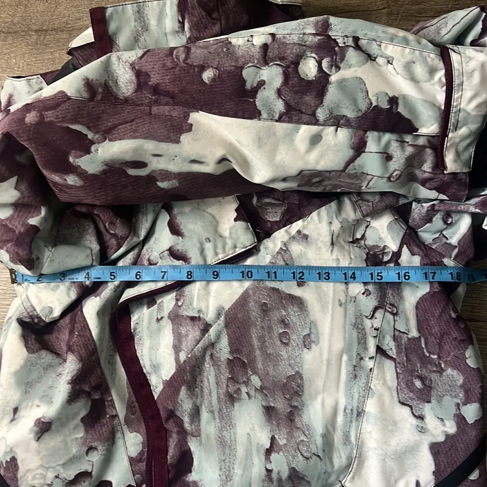 Women’s Oakley Loose Fit Ski Jacket Size Medium - Image 9