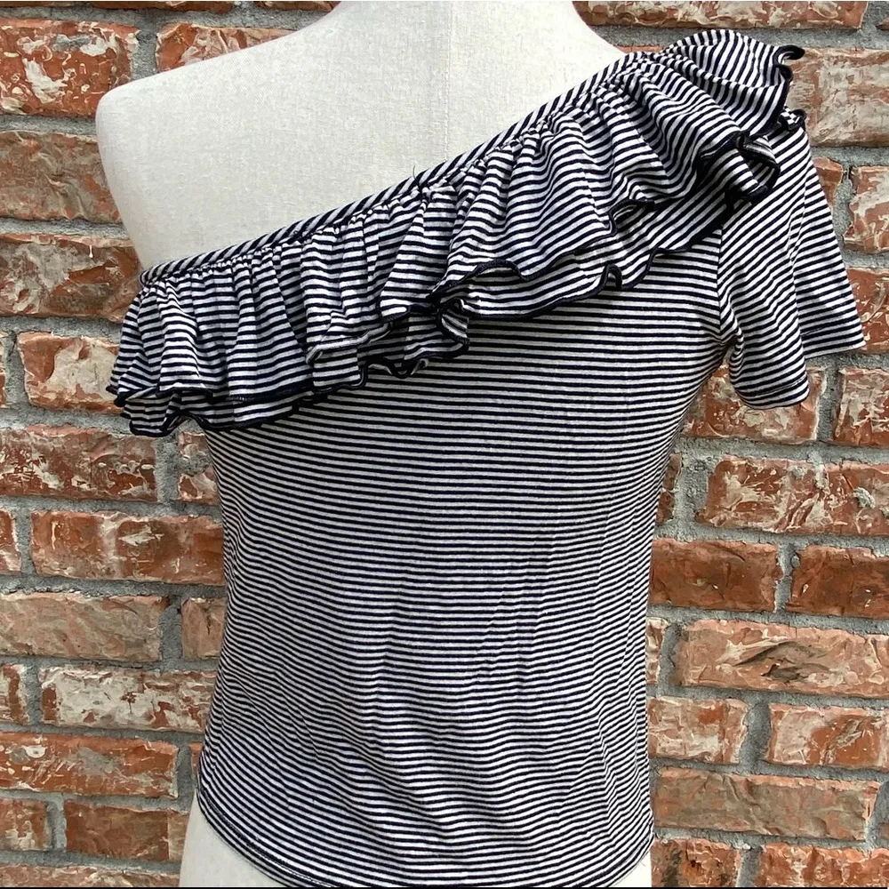 Romeo & Juliet Couture one shoulder ruffled, striped top /S/ Excellent condition - Image 8