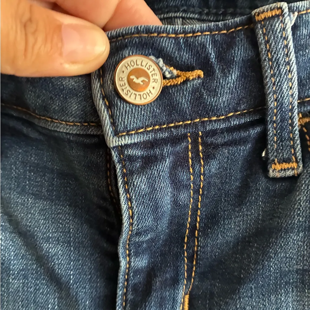 Hollister Women's California - Low-Rise Boot Cut
Soft Stretch Classic Jeans 25R - Image 5