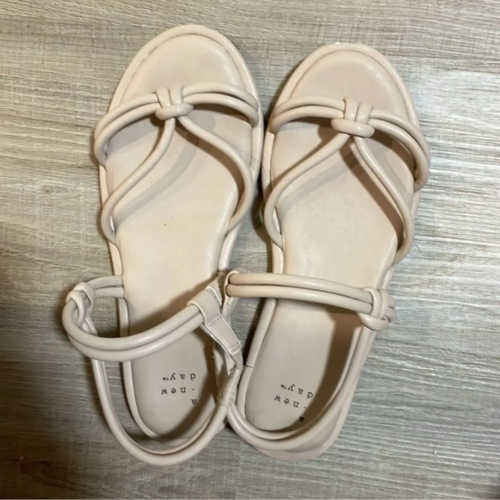 NWT A New Day Lara Sandals Off White Size 9 - Image 6